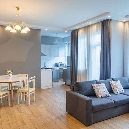 Apartment By The Sheraton Batoemi Buitenkant foto