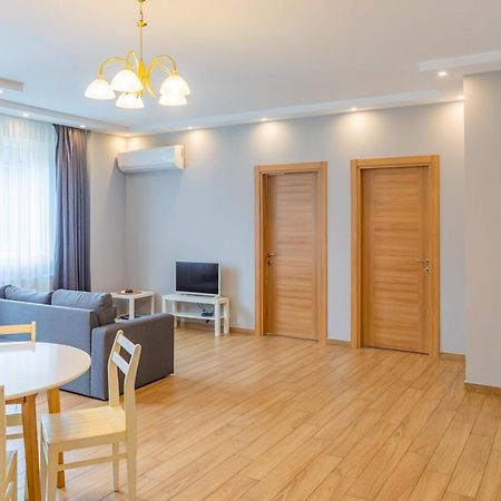 Apartment By The Sheraton Batoemi Buitenkant foto