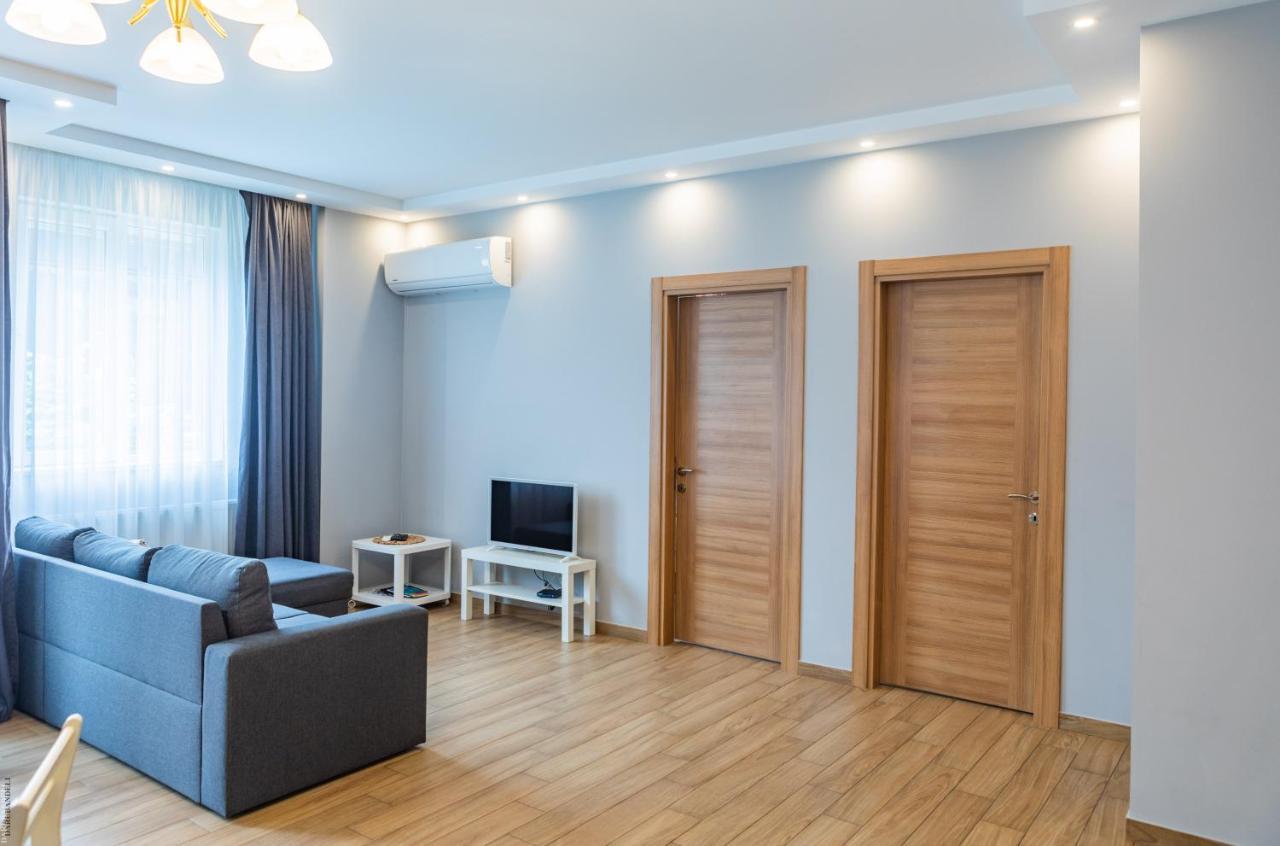 Apartment By The Sheraton Batoemi Buitenkant foto