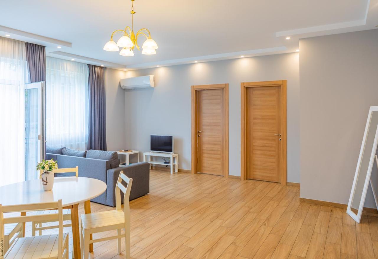 Apartment By The Sheraton Batoemi Buitenkant foto
