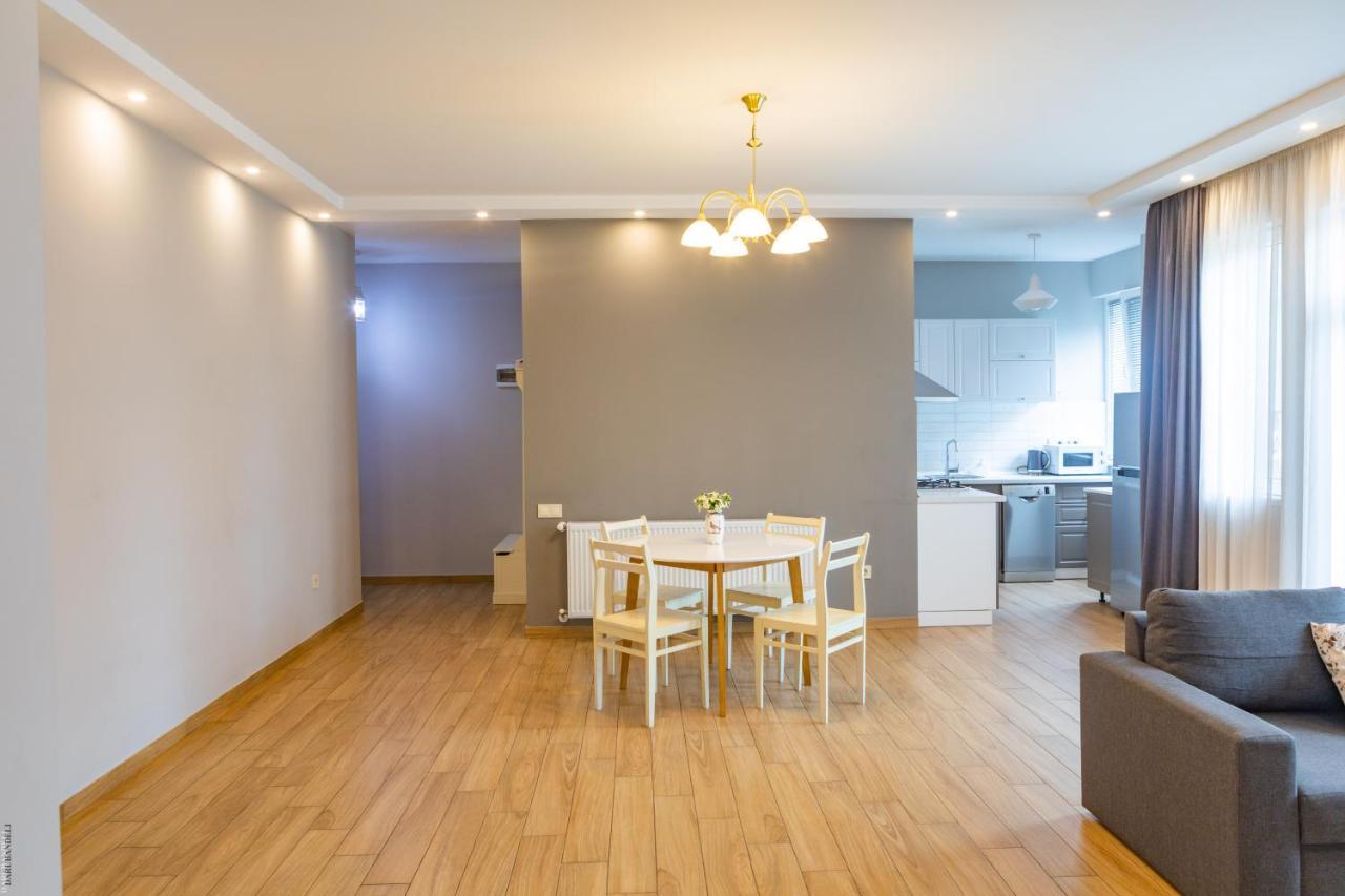 Apartment By The Sheraton Batoemi Buitenkant foto
