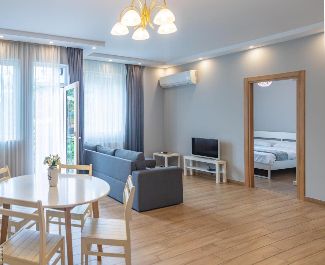 Apartment By The Sheraton Batoemi Buitenkant foto